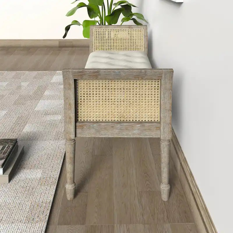 Banc rembourré capitonné en bois avec de hauts accoudoirs évasés en rotin