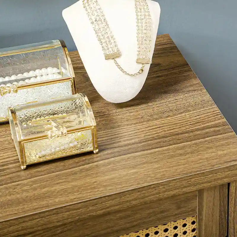 Meuble buffet avec portes décorées en rotin