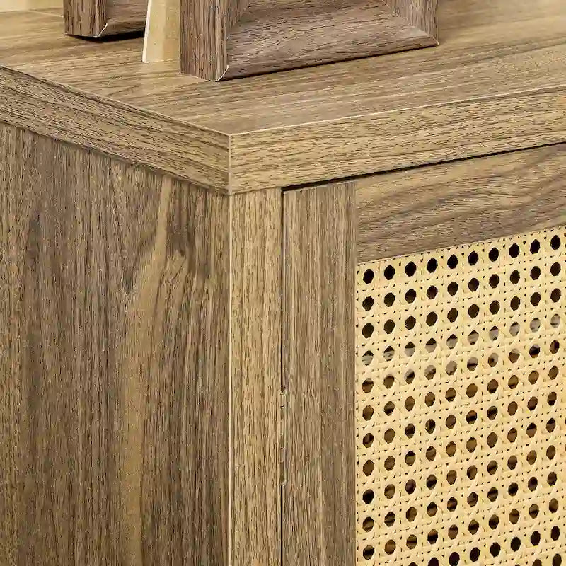 Meuble buffet avec portes décorées en rotin
