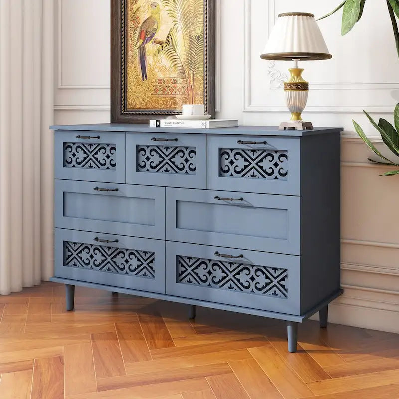 Meuble à 3 portes et 3 tiroirs adapté à une chambre à coucher