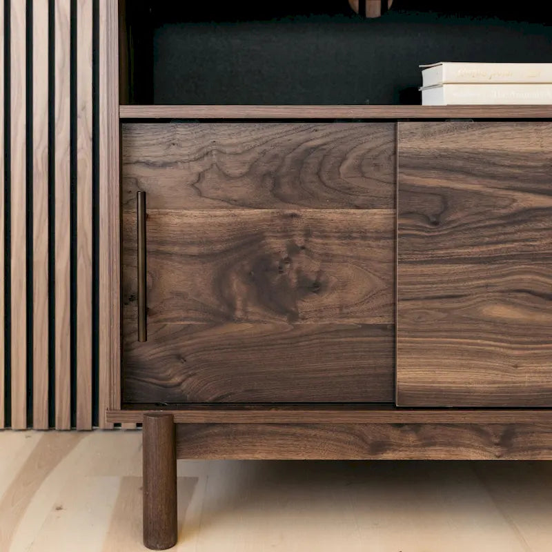 Meuble d'appoint 2 portes, dissimule un espace de rangement